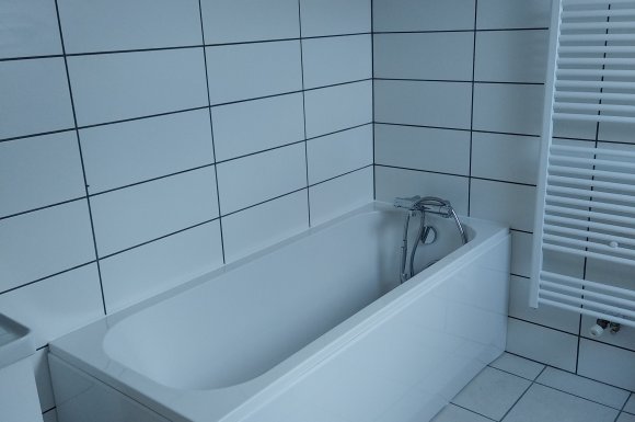Pose d'une baignoire sur la commune de Saint-Georges-de-mons-Les Ancizes-Manzat